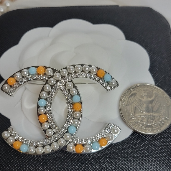 Jewelry - Crystal/pearl Silver CC Brooch